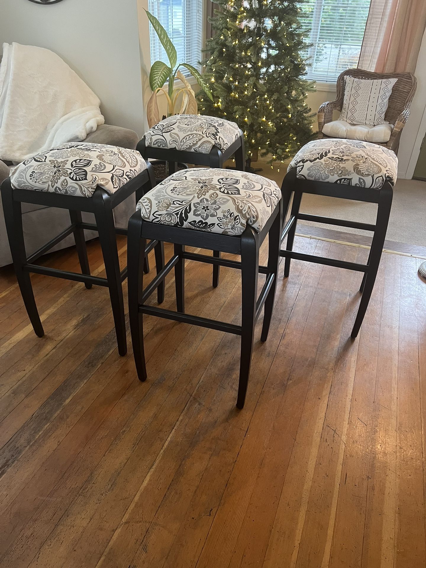 4 Bar Stools