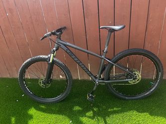 Specialized Rockhopper 27.5” Mountain Bike — Medium