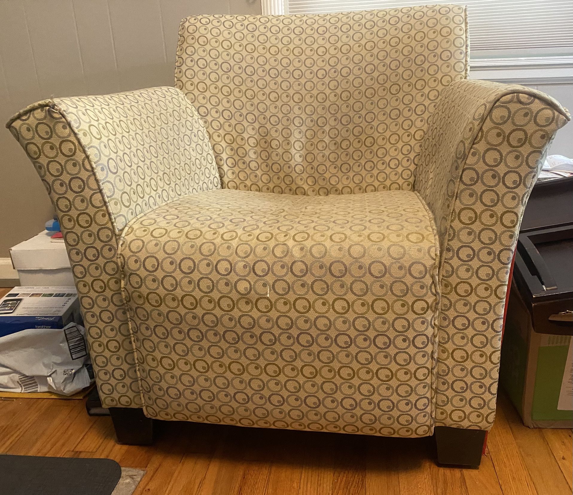 FREE: Arm Chair