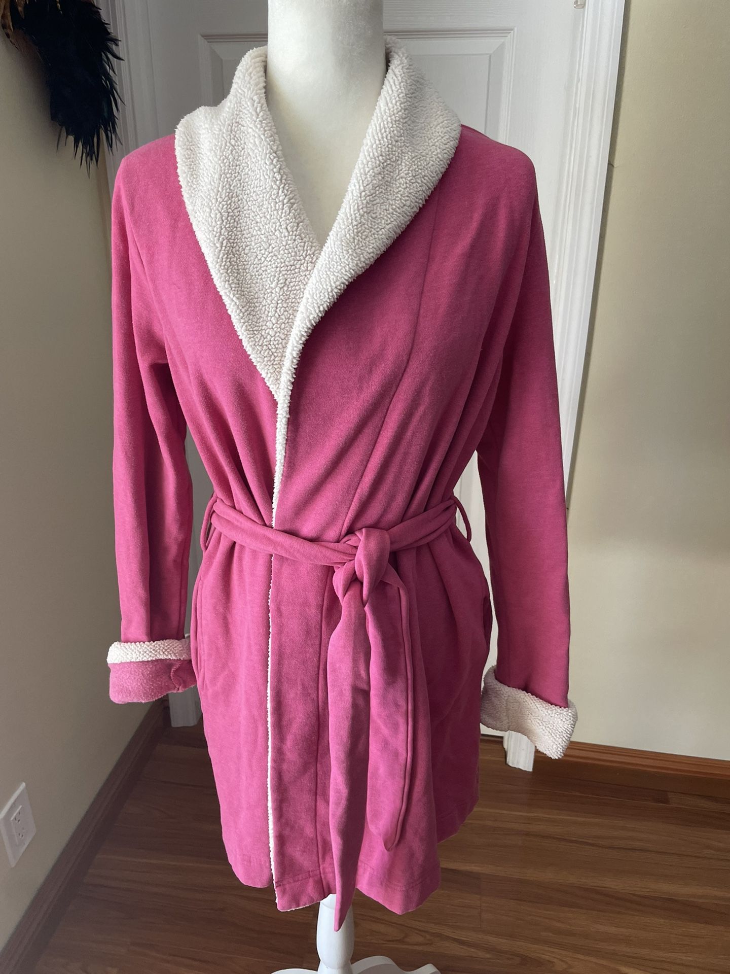 VICTORIA'S SECRET short Vintage Cozy Robe Belted. Women Size Medium 