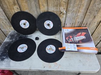 Discos y tapa del gas de un Quick saw TS420