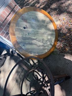 Round Table Top w/ Metal Base