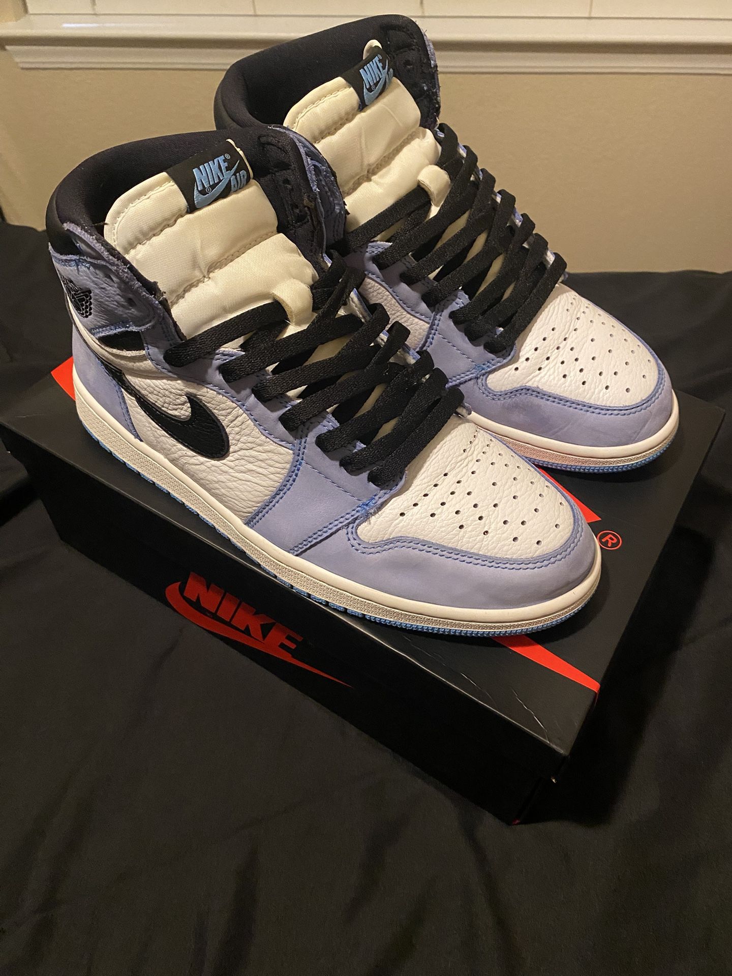 Air Jordan 1 Retro High OG University Blue