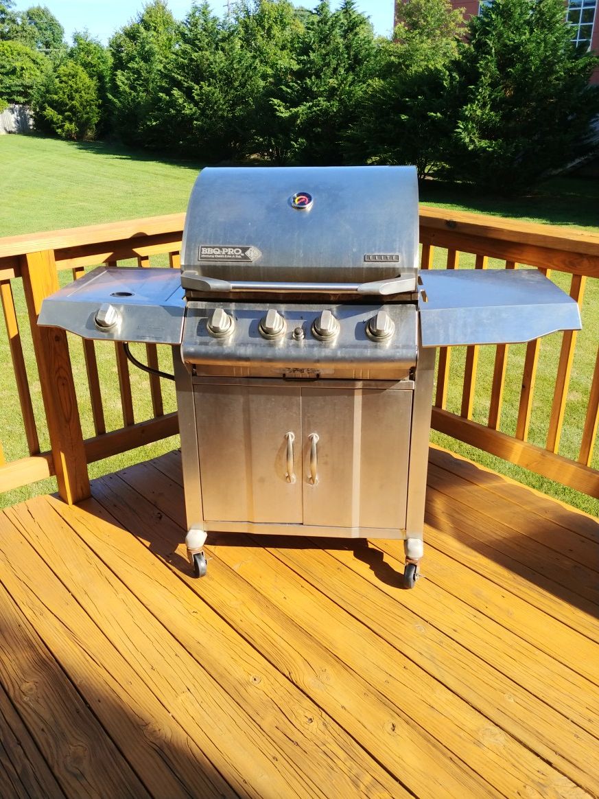 BBQ Pro Elite 4 Burner Gas Grill