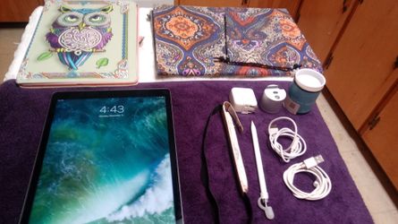 12.9 IPAD PRO PLUS ACCESSORIES VERY NEW CONDITION