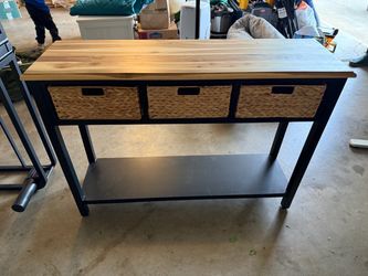 MONDAY ONLY: Side / entry table