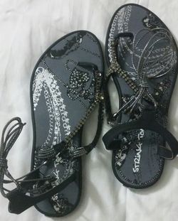 Pretty tie up Flat Sandals.