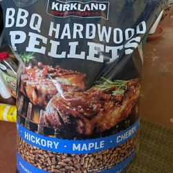 Kirkland Signature BBQ Hardwood Pellets – Premium Blend (40 lb)
