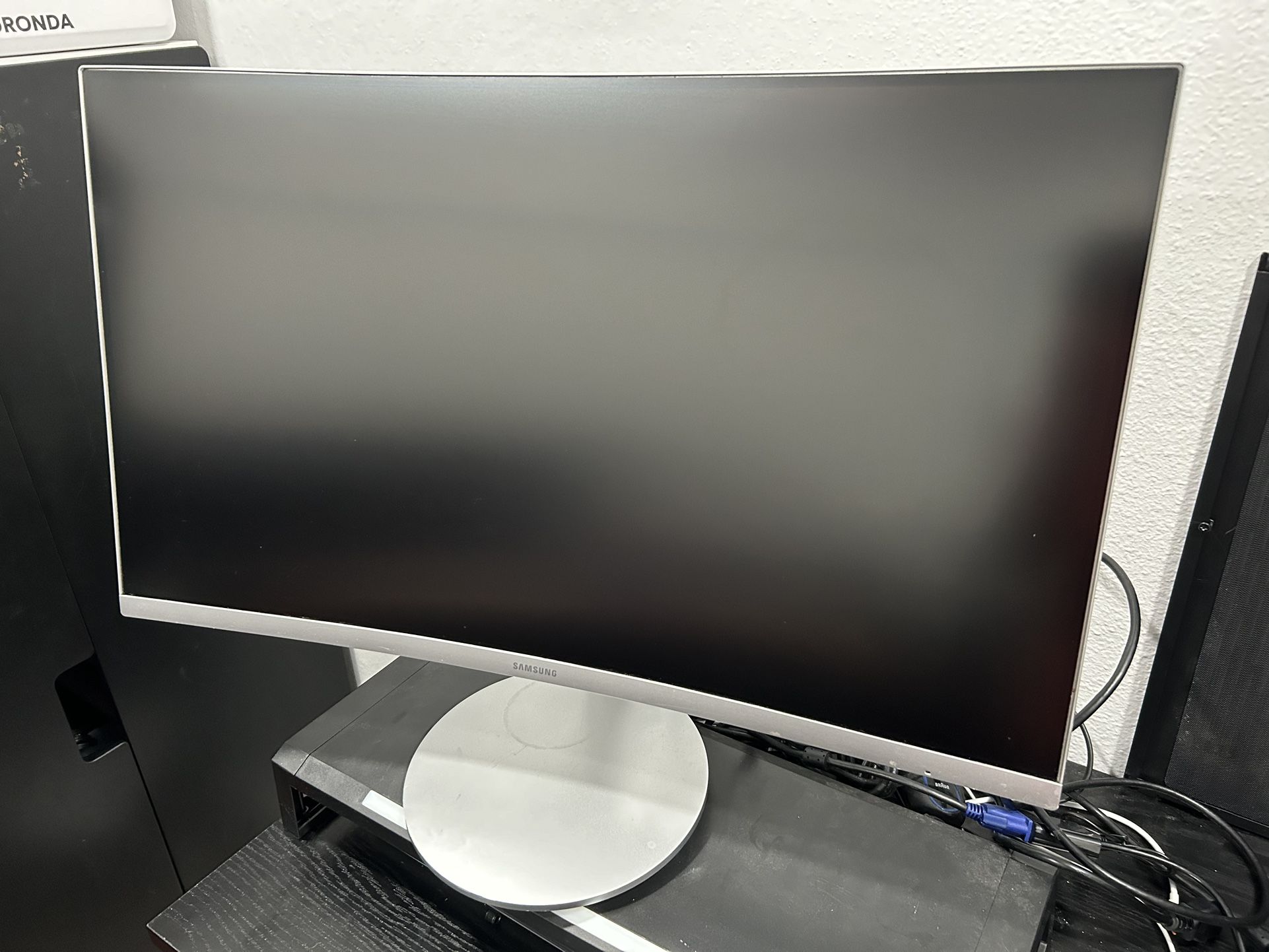 SAMSUNG C27F591 27-Inch FHD Curved Monitor (Built-in Speaker Included)