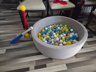 Ball pit and tball set