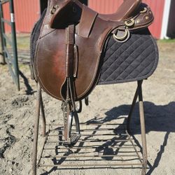 Austrailian Saddle With Goodies! 