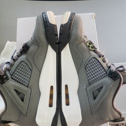 JORDAN 4 Retro ( Cool Grey) Size 6Yi