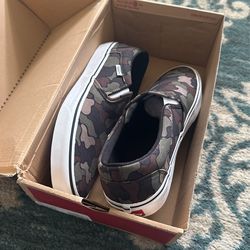 Vans Camo Shoes 9.5
