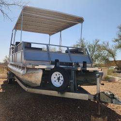 24ft Pontoon Boat 