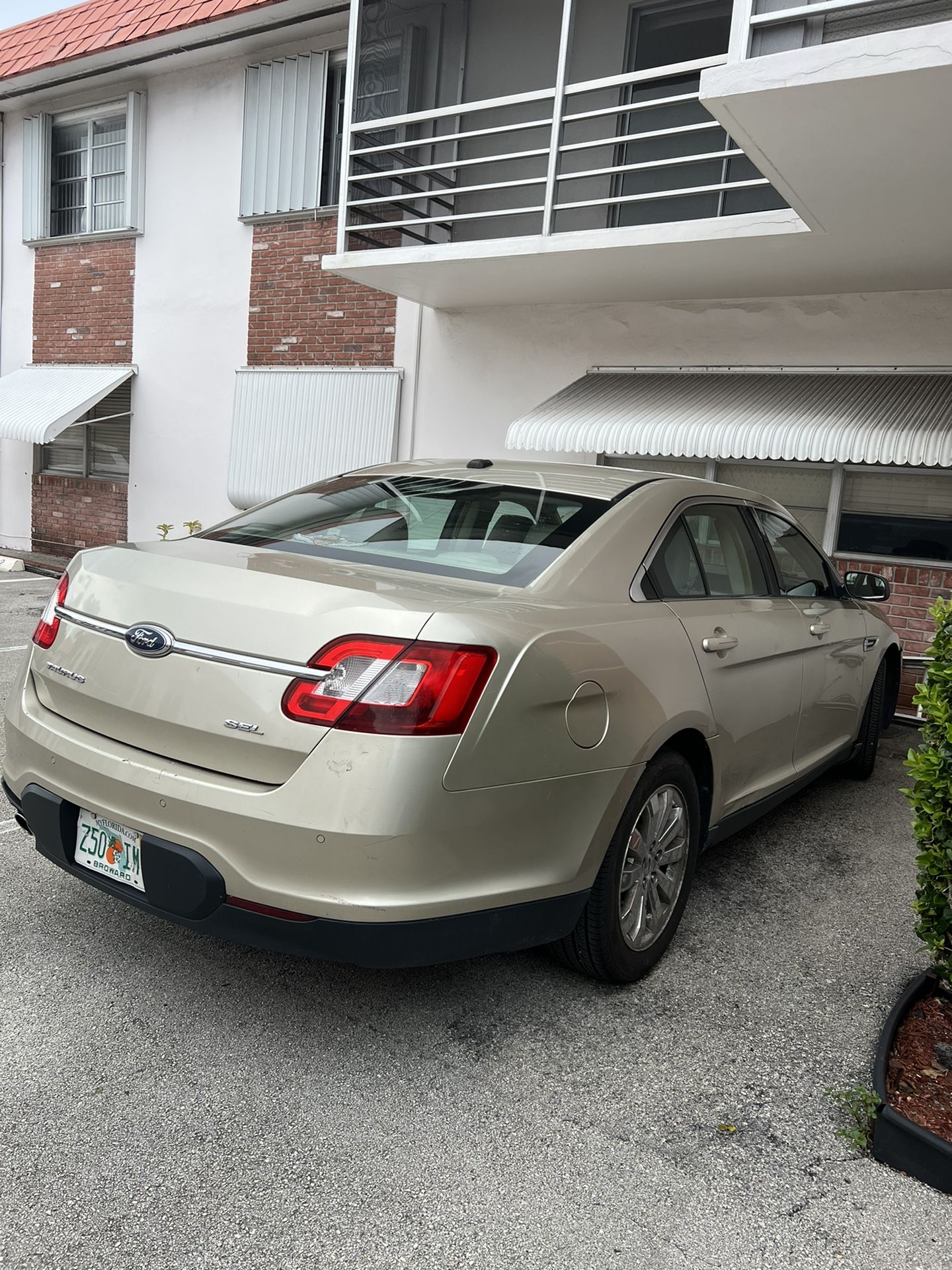 2010 Ford Taurus