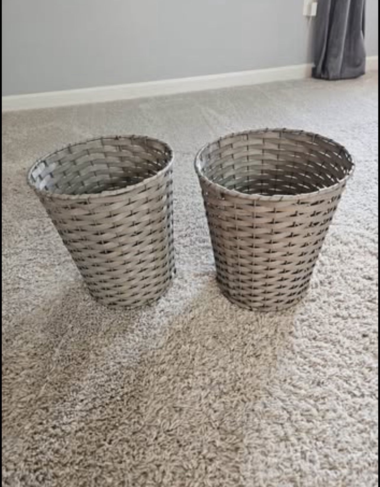 2 trash cans basket