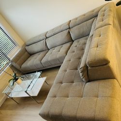 sofa with reclining headboards, storage space, no pets, no scratches, no smoking. Table included 