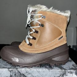 NORTHFACE WINTER BOOTS (KIDS) SIZE 7”