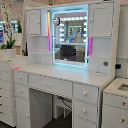  Makeup Vanity Table With Mirror Light 