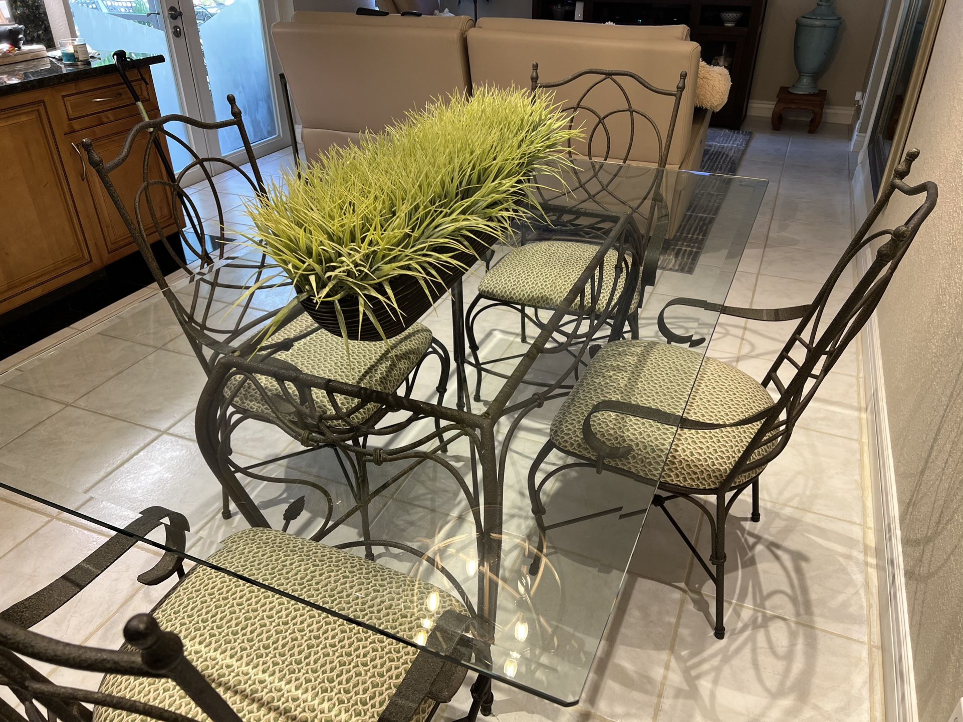 Glass Dining Room Table And 4 Chairs.