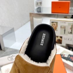 Hermes Tan and White Women's Slippers 