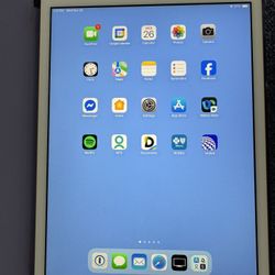 Apple iPad7 128GB 10.2-inch Fully Functional with case & charger