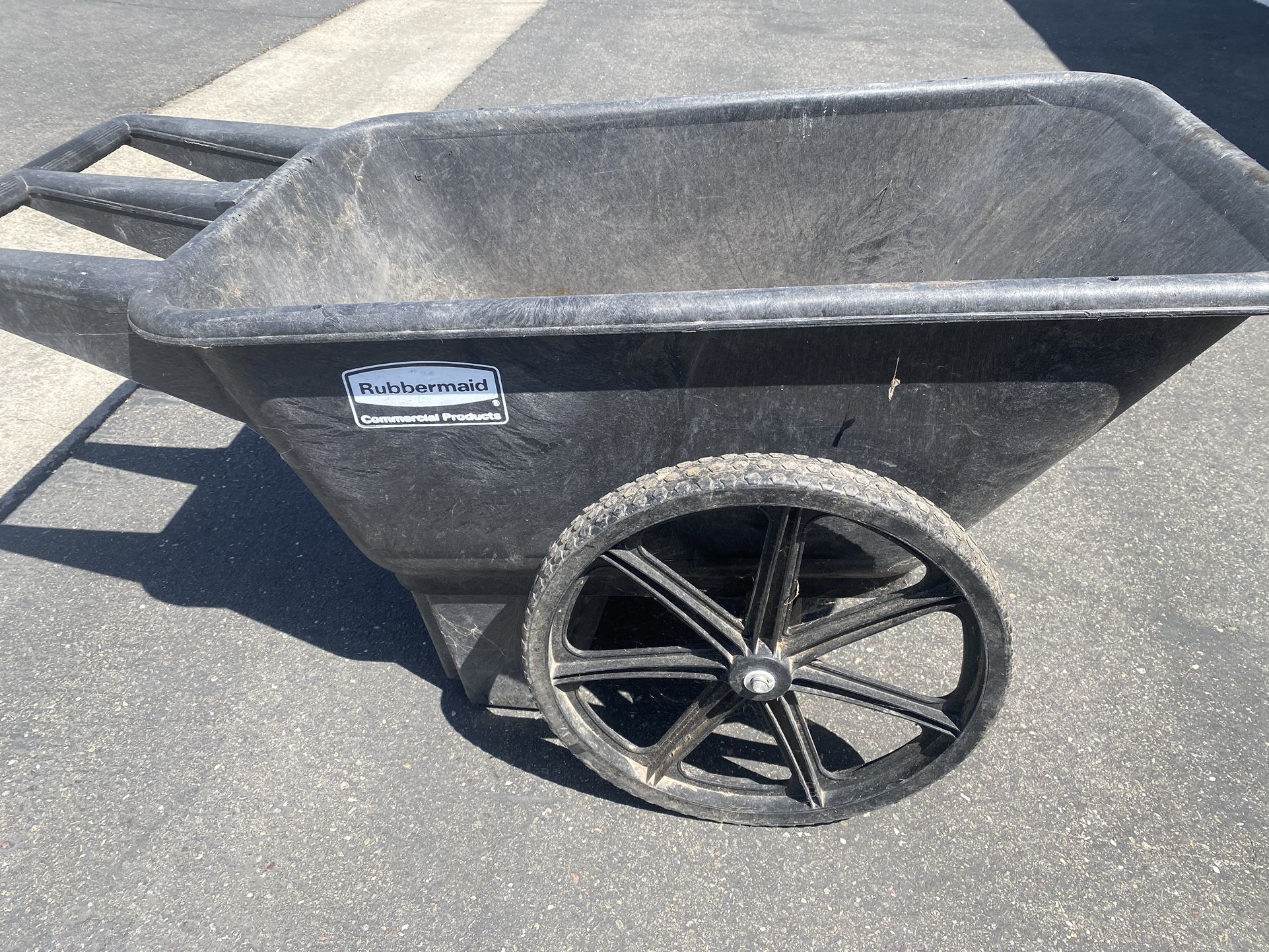 Rubbermaid Poly Farm Cart 8.75 cu ft