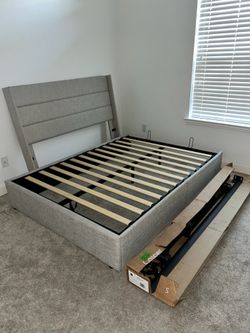 Full Upholstered Lift-Up Storage Bed Frame – Light Gray – Like New
