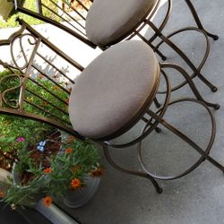 2 Swivel Counter Stools