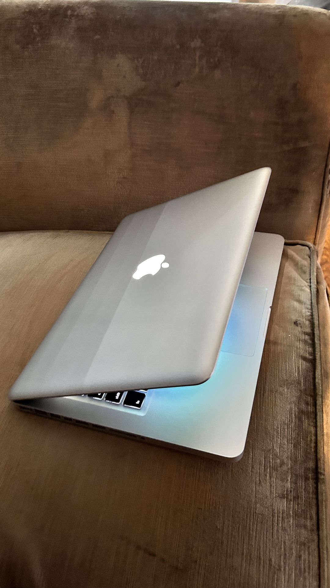 Apple MacBook Pro 13” I5/8GB/256GB SSD $150