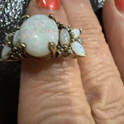 10 K Gold Opal Mother’s Ring