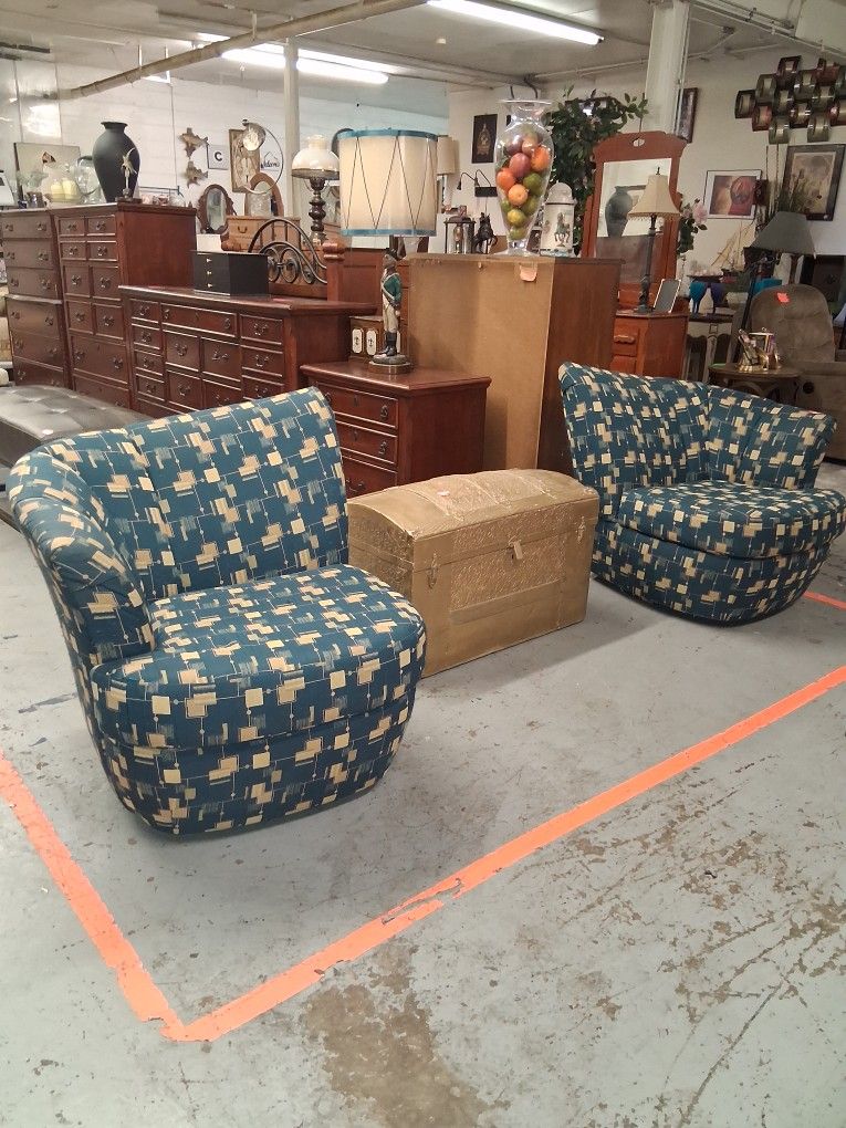 Unique Pair Of Swivel Accent Chairs For Sale πͺ