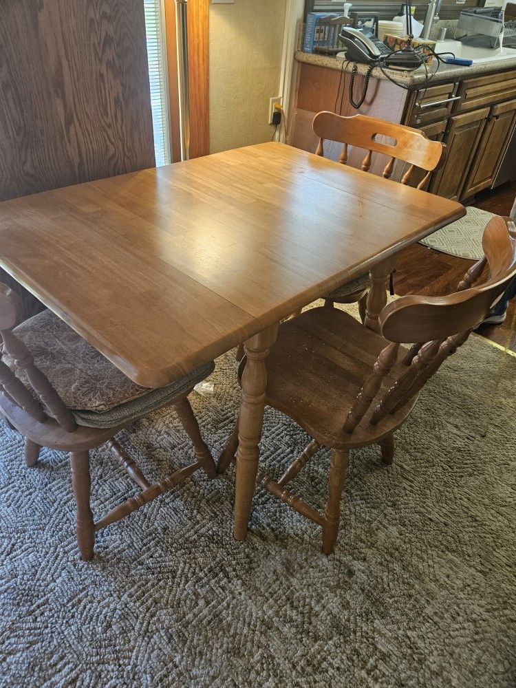 Maple Kitchen Table And 3 Chairs