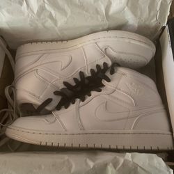 Air Jordan 1 Mid Triple White Size 9