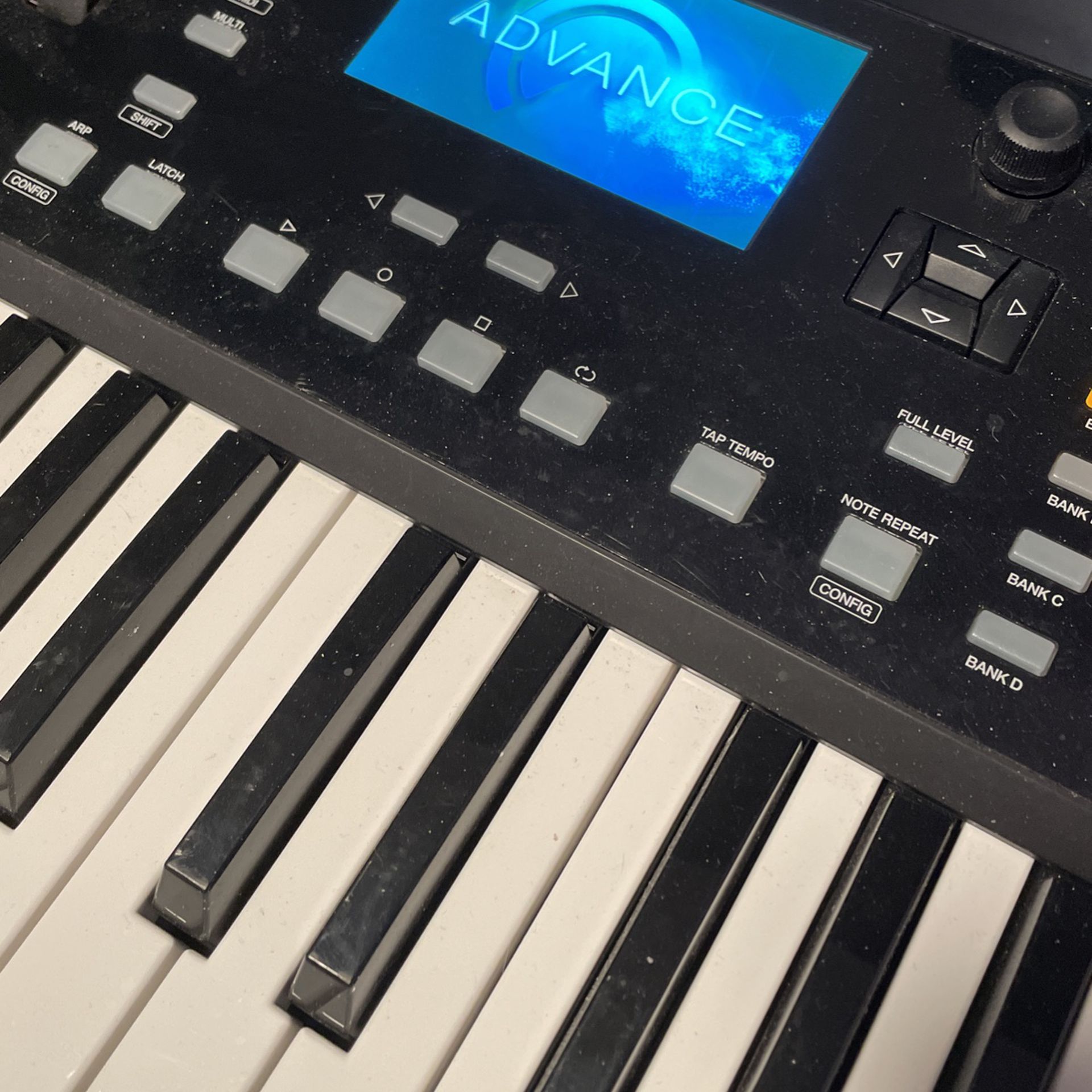 Akai Professional Advance 49 Virtual Instrument Studio Live Keyboard Controller