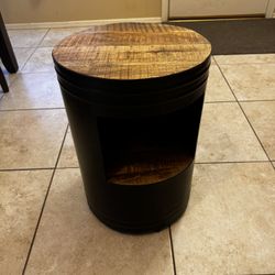 Barrel Style End Table 