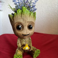 Guardians of the Galaxy - Groot Faux Flower Desk Figurine