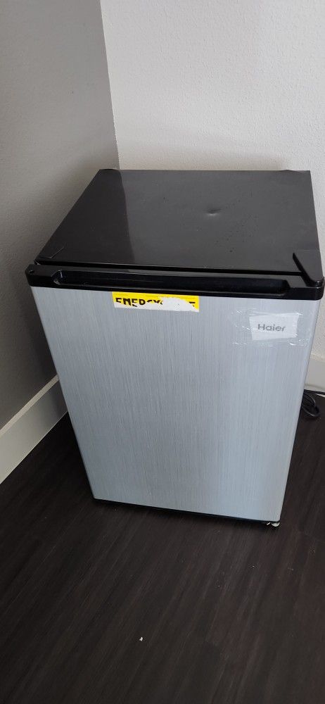 Haier 3.3 Cu ft One Door Mini Fridge