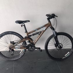 BICYCLE GIANT 27 SPEED EXCELLENT CONDITIONS 