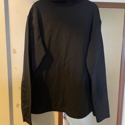 Black basic style high-necked long-sleeved T-shirt • Condition: No pilling, no fading. • Style: Classic mock neck, cooler than a high-necked one, does