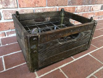 Vintage Virginia Farms Dairy milk bottle crate