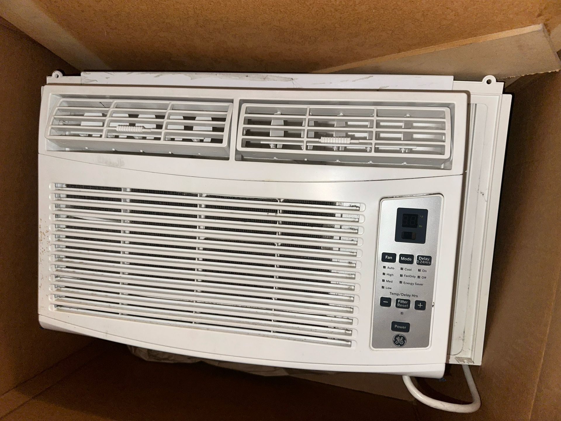 AC Unit With Control/Energy Saver 