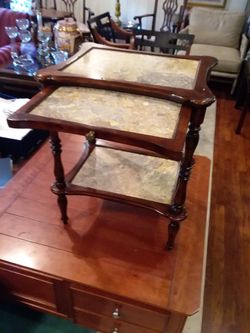 Beautiful table excellent condition solid wood