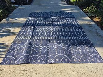 6'7" x 9'6" Outdoor/Indoor Rug