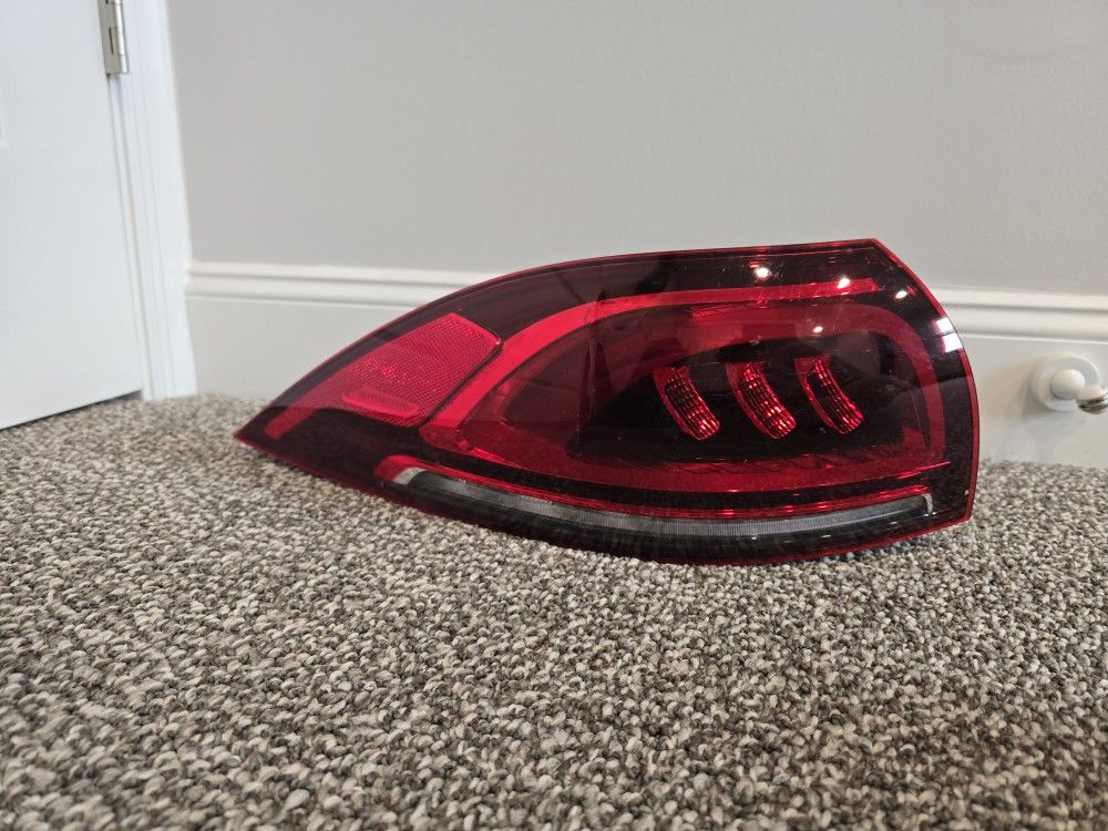 Mercedes Benz 2020+ GLE350 GLE450 A 167 Outer Tail Light Left Driver Side OEM