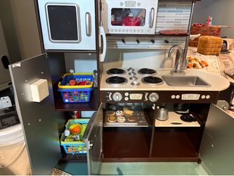 Kidskraft wooden kitchen with accessories