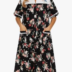 Robe, Like New Condition, Medium 
