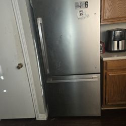 Hisense With Ice Maker