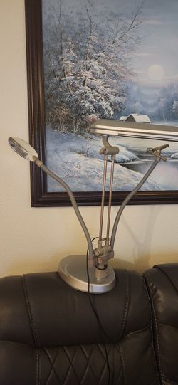 Table Lamp With Magnifying Glass 🔍 And Clip