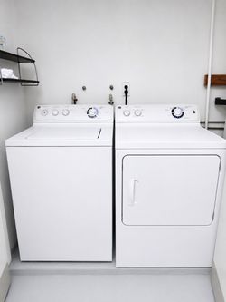 GE Washer + Natural Gas Dryer Matching Set – $275